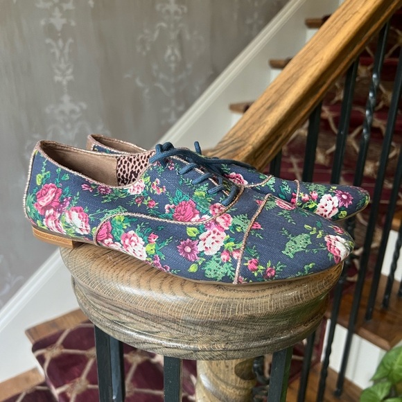 GB Girls fabric floral shoe flats lace up size 8 good condition - Picture 4 of 12
